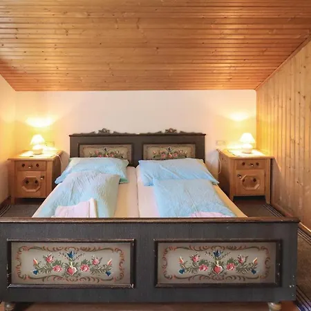 Semesterbostad Stunning In W/ Wifi And 4 Bedrooms